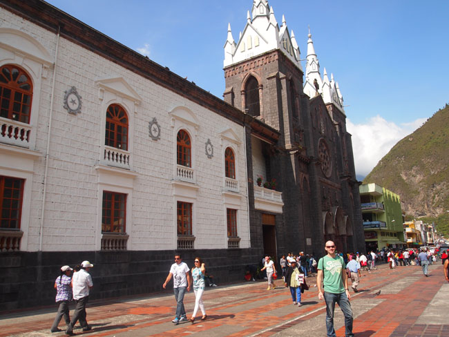 Banos Ecuador Basilica 