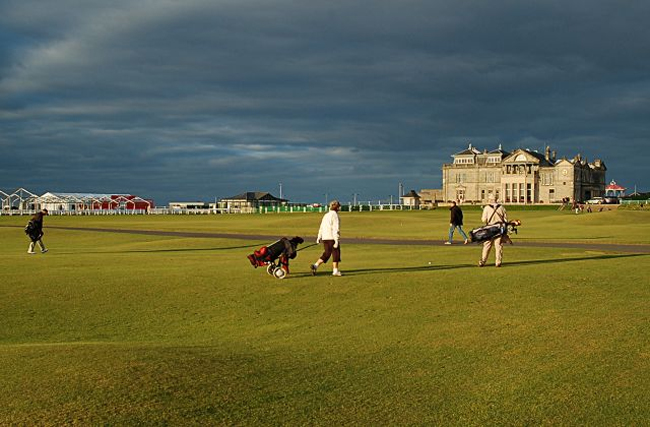 Play Golf on the Old Course at St. Andrews